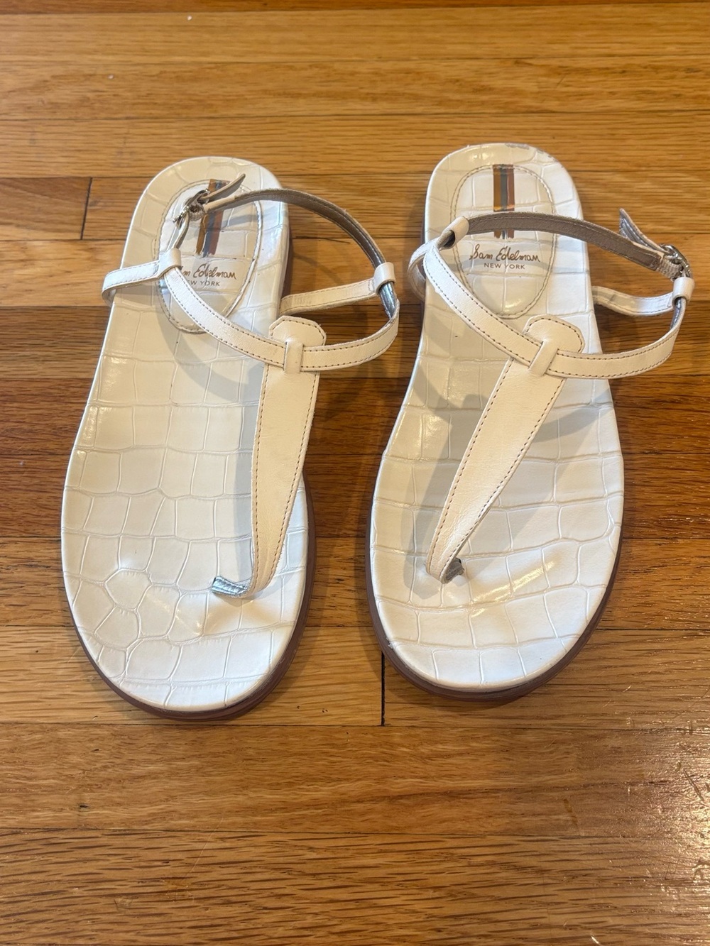 Sam Edelman Cream Croc-Embossed T-Strap Sandals size 7.5